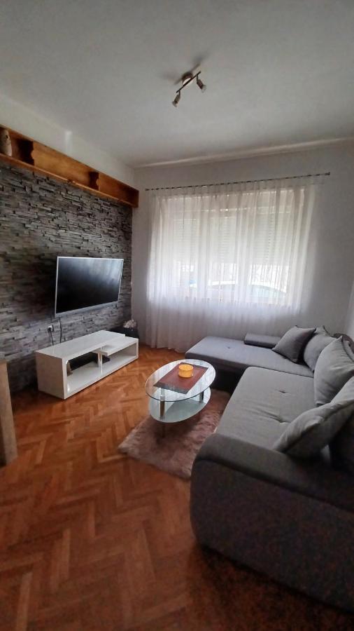 Apartman Dora Lägenhet Pula Exteriör bild