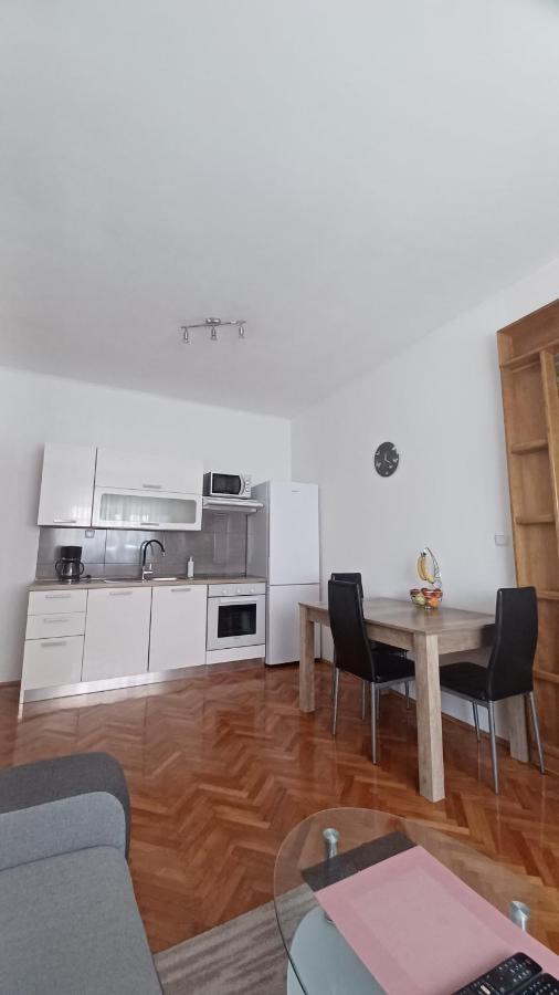 Apartman Dora Lägenhet Pula Exteriör bild