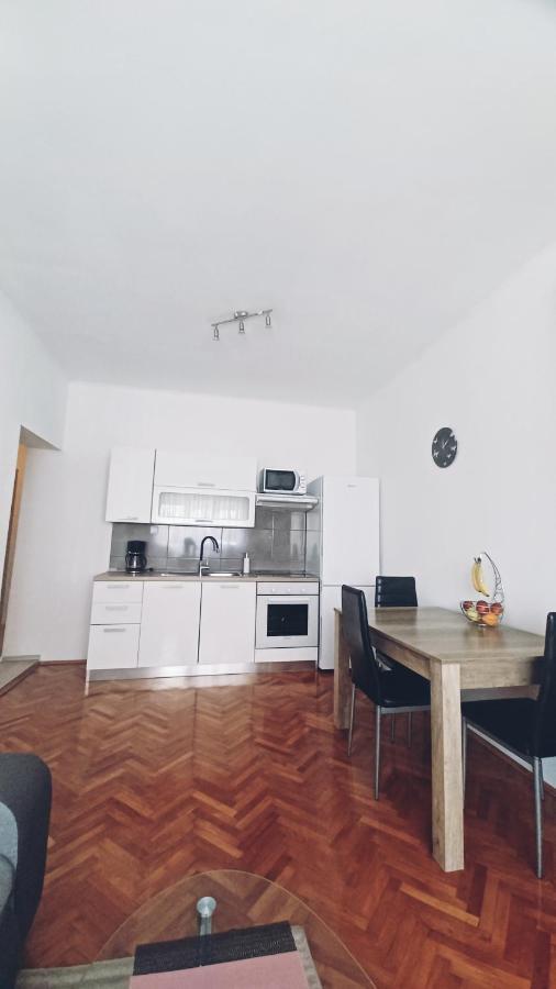 Apartman Dora Lägenhet Pula Exteriör bild