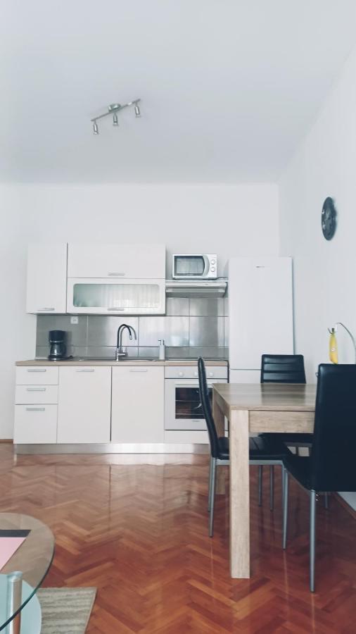 Apartman Dora Lägenhet Pula Exteriör bild